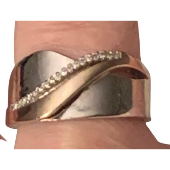 6 Womens Rings Gold and Silver Tones No Precious Metals or Stones Sizes 7 to 11 - Picture 2 of 16